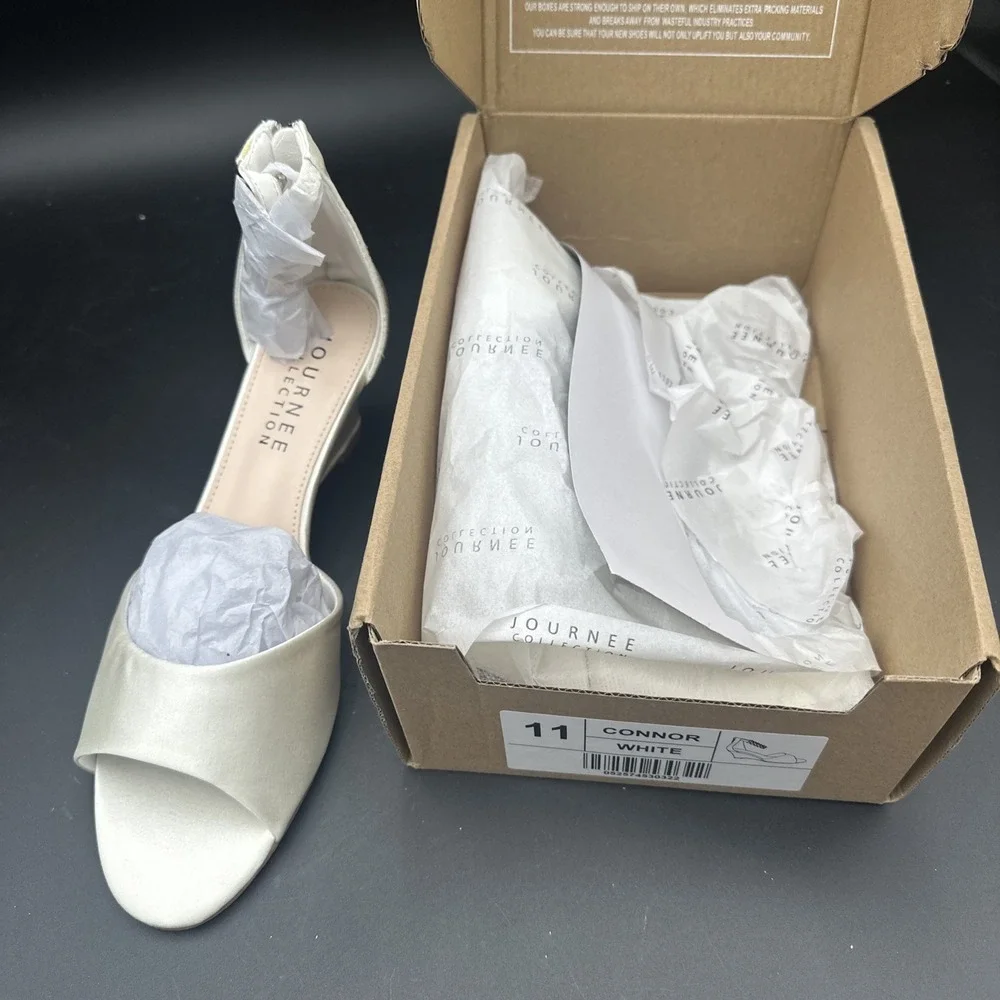 Journee Collection Women's‎ White CONNOR Jeweled Wedges Size 11 Medium